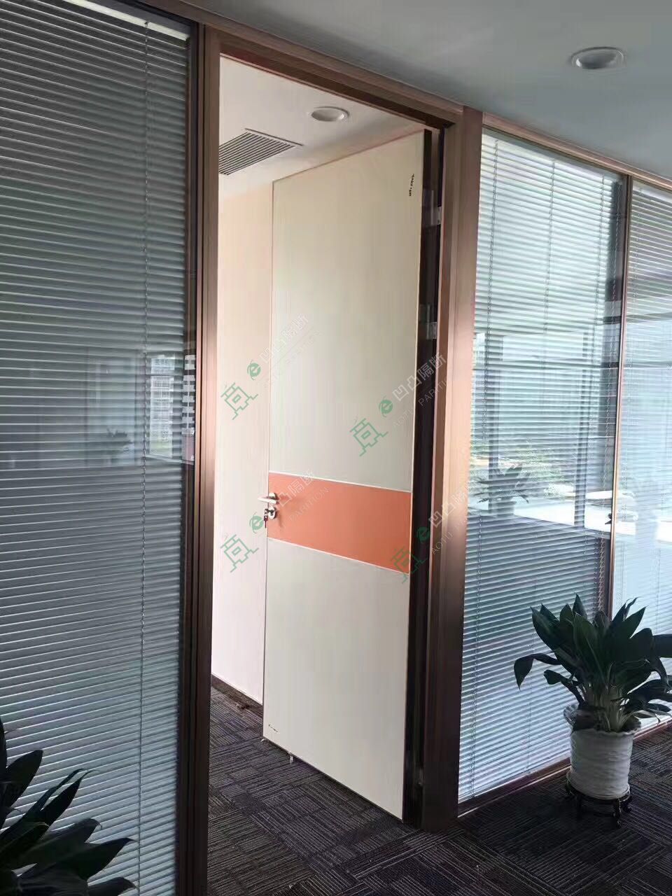 高端玻璃隔斷_玻璃隔斷廠家_[承接]大連福星裝飾工程有限公司安慶分公司雙玻百葉玻璃隔斷工程